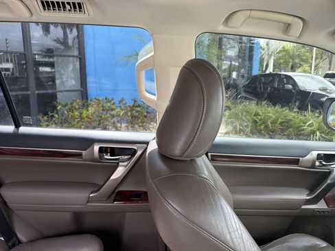 Used 2012 Lexus GX 460 w/ Comfort Plus Pkg image 16