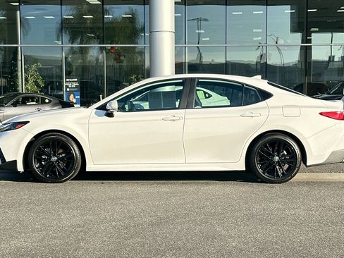 Used 2025 Toyota Camry Hybrid image 7