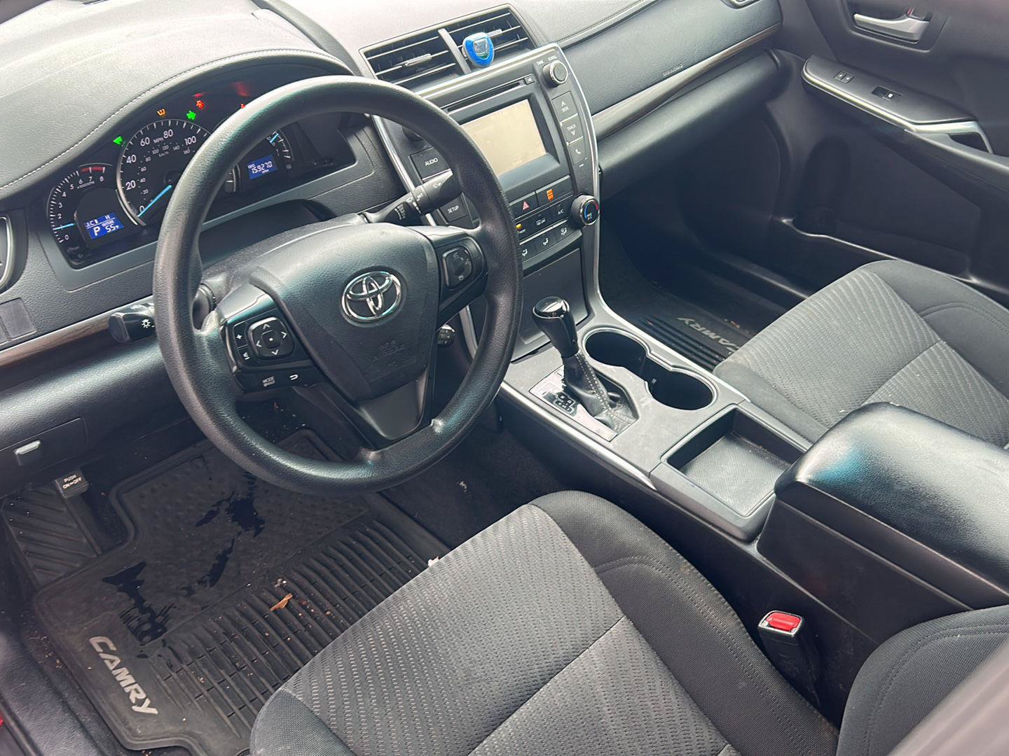 Used 2015 Toyota Camry LE FWD image 8
