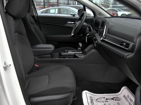 Used 2024 Kia Sportage LX image 40
