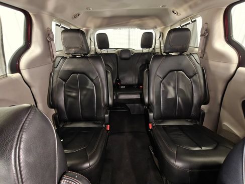 Used 2017 Chrysler Pacifica Touring-L FWD image 24