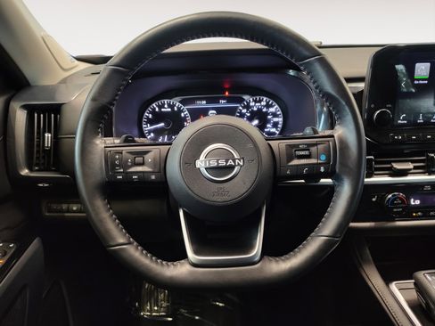 Used 2024 Nissan Pathfinder SL w/ SL Premium Package image 18