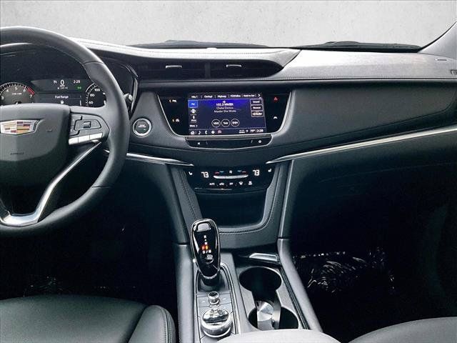 Certified 2025 Cadillac XT6 Luxury FWD image 8