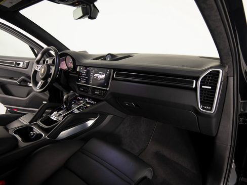 Certified 2023 Porsche Cayenne Turbo image 29