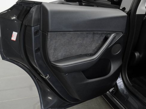 Used 2022 Tesla Model Y Long Range image 48