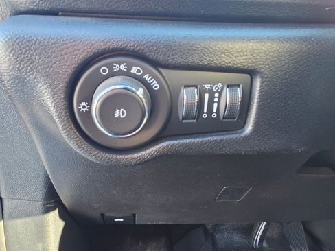 Used 2020 Chrysler Pacifica Touring-L w/ Advanced Safetytec Group image 15