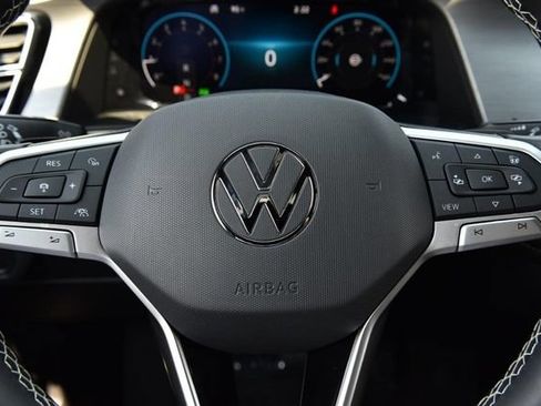 Certified 2024 Volkswagen Atlas Cross Sport SE AWD/4WD image 18