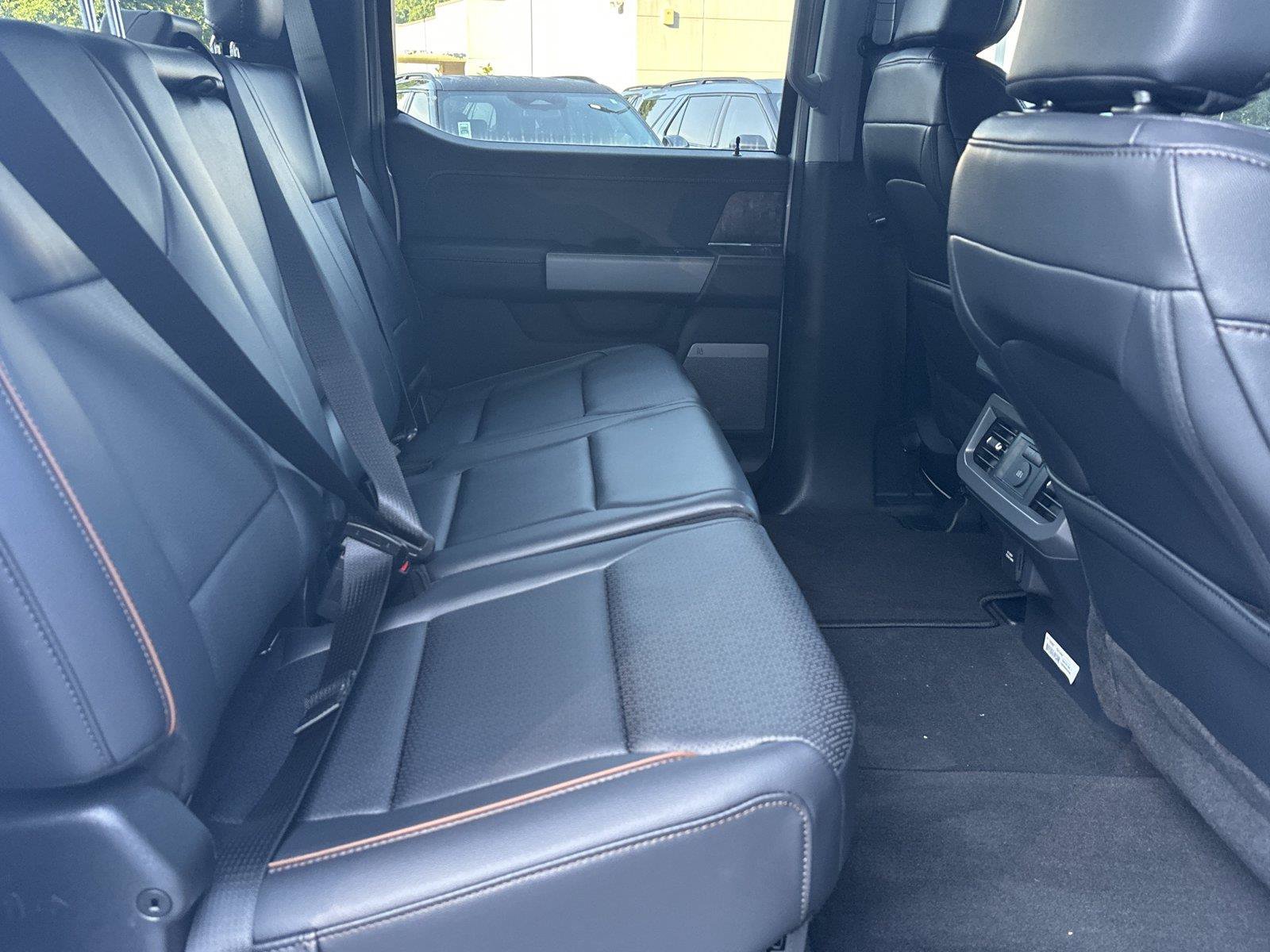 New 2026 Ford F250 Lariat w/ Black Appearance Package AWD/4WD image 21
