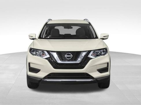 Used 2017 Nissan Rogue SV w/ SV Premium Package FWD image 4