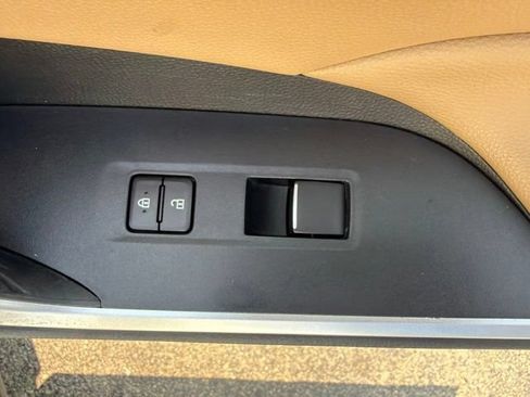 Used 2020 Toyota RAV4 XLE Premium AWD/4WD image 32