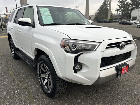 Certified 2024 Toyota 4Runner TRD Off-Road image 3