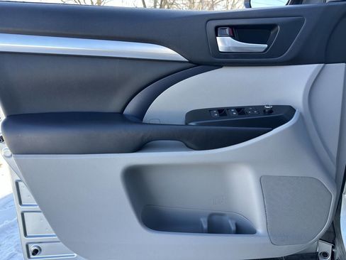 Used 2017 Toyota Highlander XLE image 38