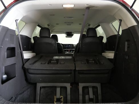 Used 2024 Kia Carnival LX FWD image 29
