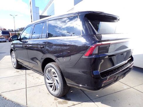 New 2025 Lincoln Navigator Reserve image 26