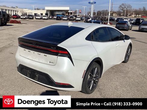 Used 2024 Toyota Prius XLE image 8