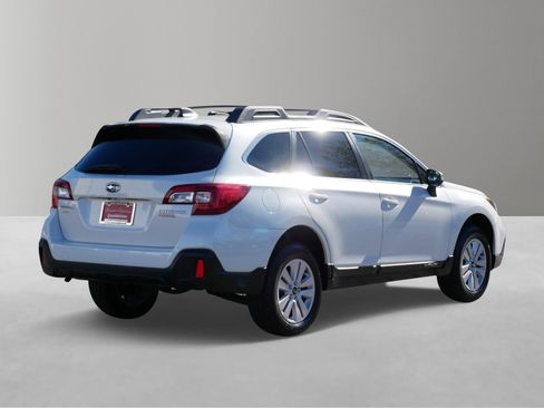 Used 2019 Subaru Outback 2.5i Premium image 4