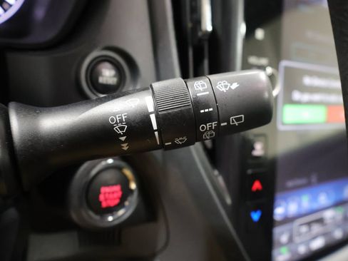 Used 2025 Subaru Forester Premium AWD/4WD image 36