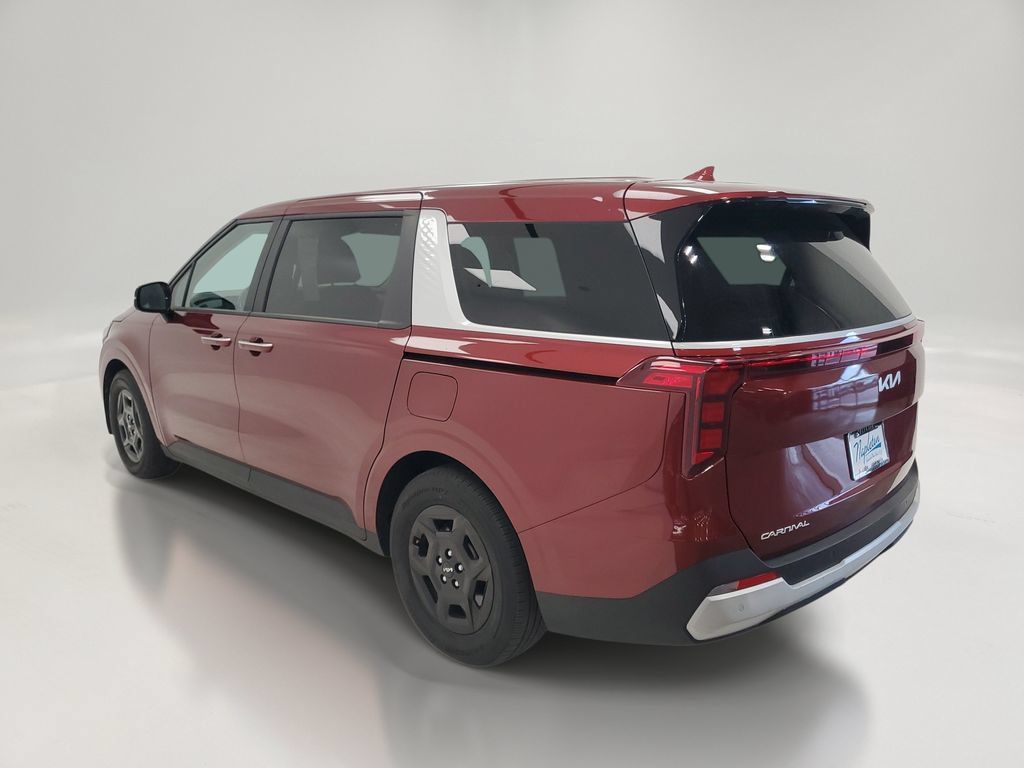 Used 2025 Kia Carnival FWD image 6