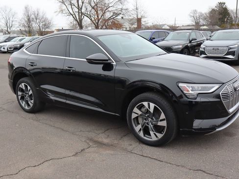 Used 2020 Audi e-tron Premium Plus image 3