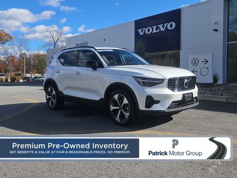 Used 2025 Volvo XC40 B5 Plus w/ Protection Package Premier image 1