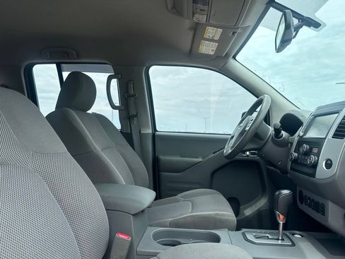 Certified 2020 Nissan Frontier SV w/ Midnight Edition Floor Mats RWD image 27