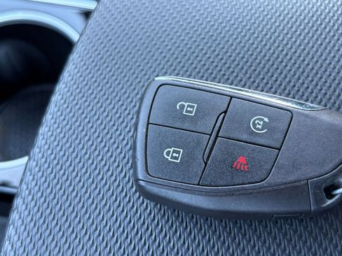 Used 2025 Chevrolet Equinox LT FWD image 25