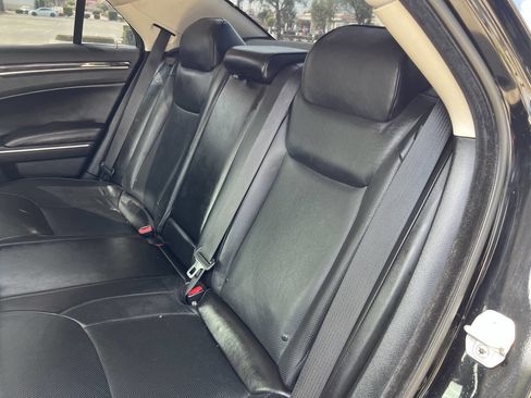 Used 2018 Chrysler 300 Limited image 28