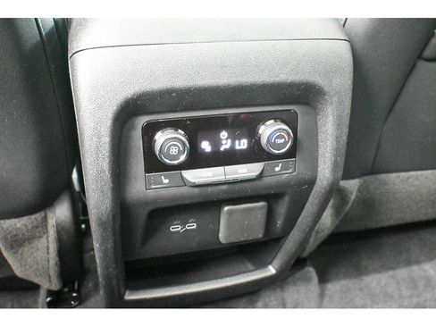 Used 2024 Chevrolet Traverse RS FWD image 32