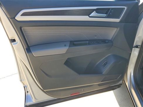 Used 2023 Volkswagen Atlas SE image 13