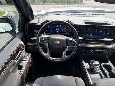 Used 2023 Chevrolet Silverado 1500 RST AWD/4WD image 2