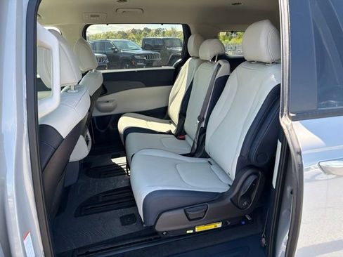 New 2026 Kia Carnival EX FWD image 7