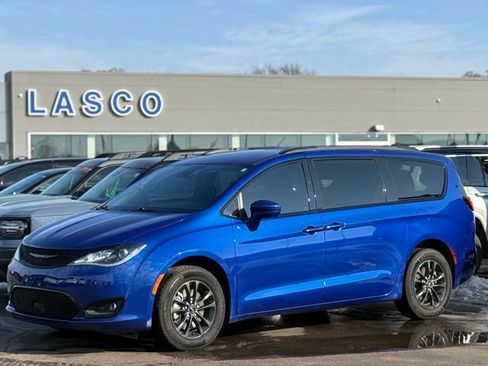 Used 2020 Chrysler Pacifica Touring-L w/ Advanced Safetytec Group image 1
