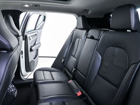 Certified 2025 Volvo XC40 B5 Core image 22