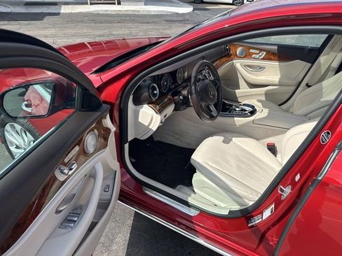Used 2018 Mercedes-Benz E 400 4MATIC Sedan w/ Premium 3 Package (Q03) image 15