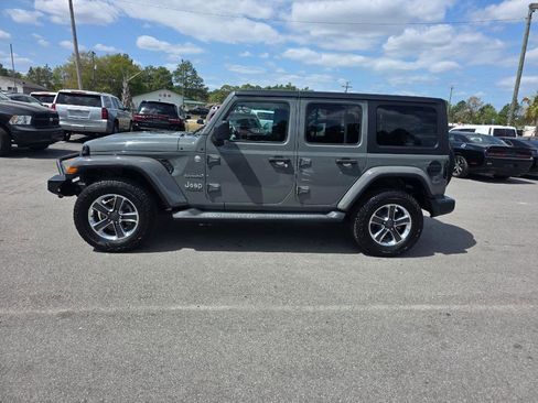 Used 2018 Jeep Wrangler Unlimited Sahara image 2