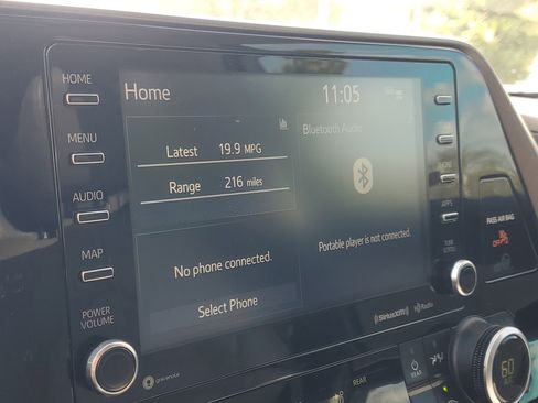 Used 2021 Toyota Highlander XLE image 29