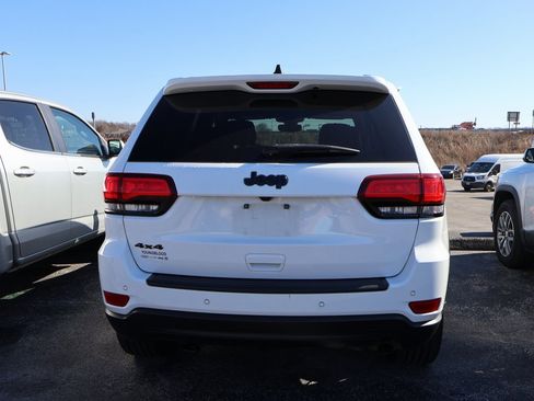 Used 2019 Jeep Grand Cherokee Laredo image 12
