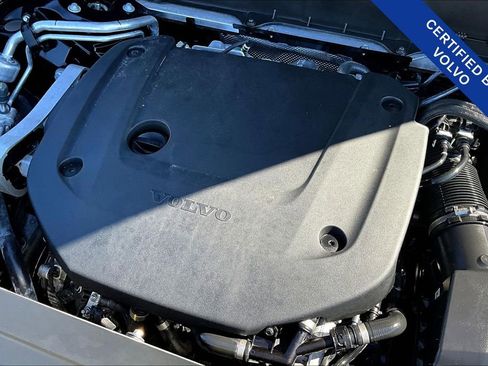 Used 2025 Volvo XC90 B6 Plus image 41