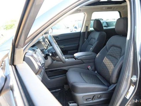 Certified 2025 Nissan Pathfinder SV w/ SV Premium Package FWD image 10