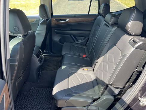 Used 2024 Volkswagen Atlas SE image 24