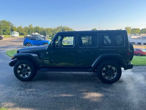 Used 2022 Jeep Wrangler Unlimited Sahara AWD/4WD image 6