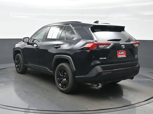 Used 2021 Toyota RAV4 LE AWD/4WD image 4