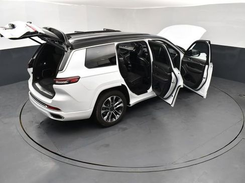 Used 2024 Jeep Grand Cherokee L Overland w/ Advanced Protech Group III image 30