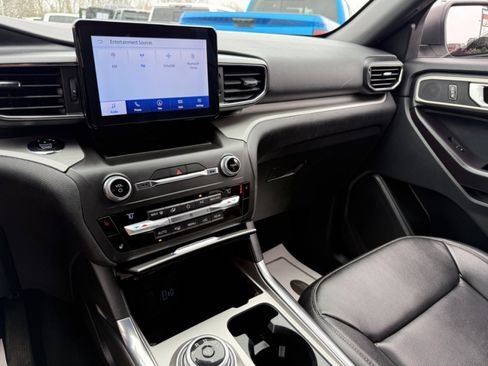 Used 2020 Ford Explorer XLT w/ Equipment Group 202A image 11