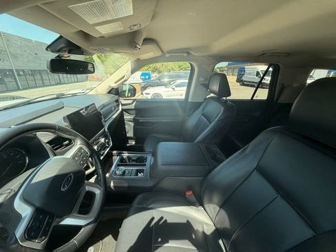 Used 2024 Ford Expedition Max XLT image 3
