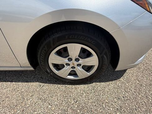 Used 2018 Chevrolet Cruze LS FWD image 25