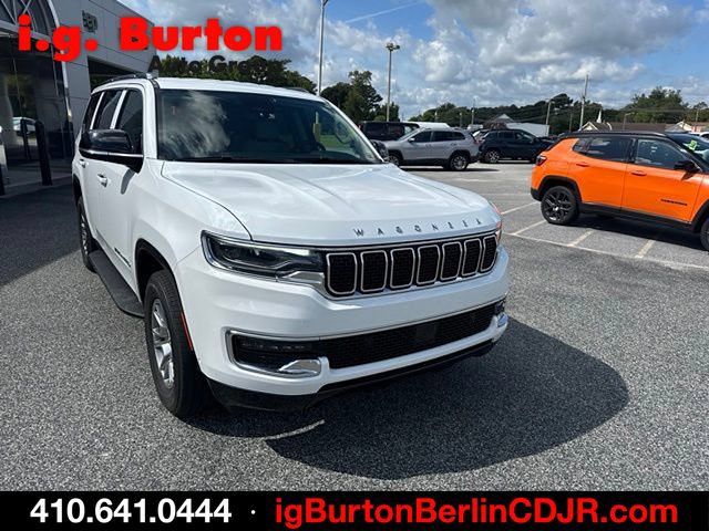 Used 2023 Jeep Wagoneer 4WD image 2
