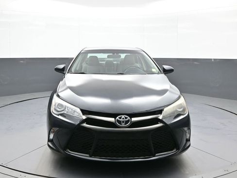 Used 2016 Toyota Camry SE image 2