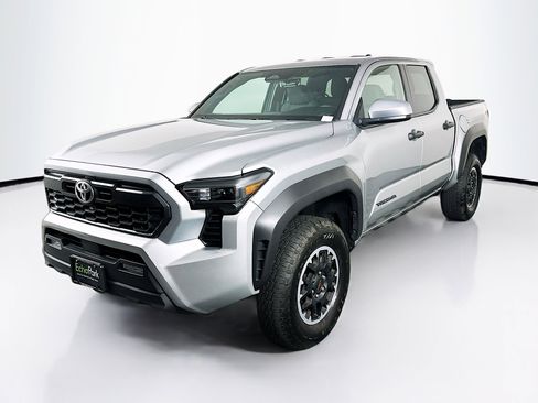 Used 2025 Toyota Tacoma TRD Off-Road AWD/4WD image 3