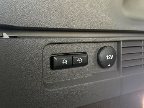 Used 2019 Lincoln Nautilus Select image 12